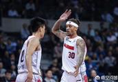 为啥广东宏远的比斯利在cba比赛中得分如此轻松，可在nba却连上场的机会都没有？