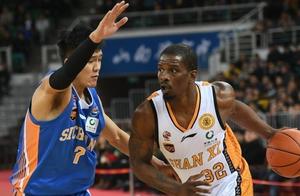 他面对库里狂砍55分，在CBA却打不上球，回NBA迎来爆发仍无球可打